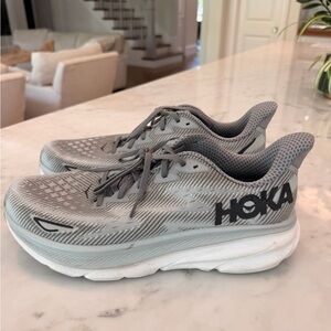 Men’s HOKA Clifton 9 Lightweight Gray Running Shoes, size 13D, EUC